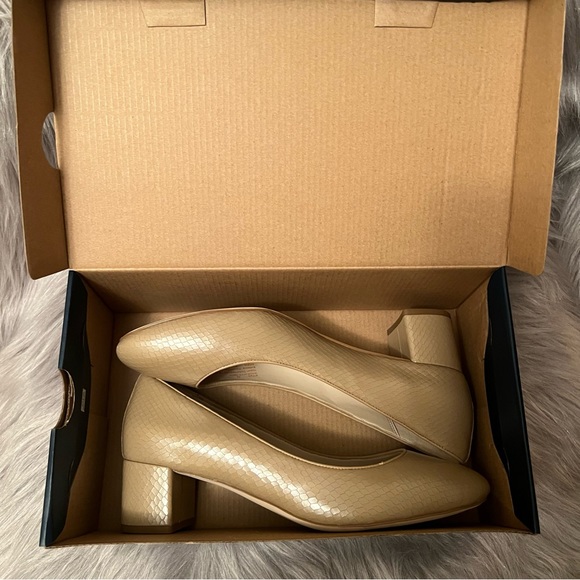 NIB Cole Haan Amphora Leather Leslie Pump Tan Size 9 - Picture 8 of 9